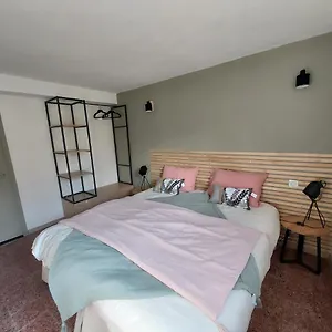  Maison d'hôtes Les Pierres De Cezaire